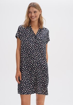 Mouwloze marineblauwe jurk met witte en roze stippen, knopenlijst en een ontspannen pasvorm, gemaakt van lichte, zachte stof.