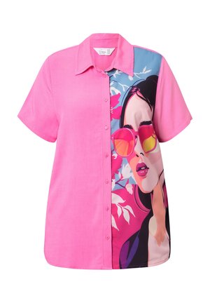 Chemise rose à manches courtes avec une impression graphique colorée d'un visage de femme portant des lunettes de soleil, des accents floraux et un design bouton.
