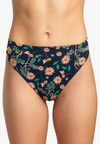 Blommig bikiniunderdel med marin bakgrund och persikofärgade blommor samt gröna blad. Tillverkad av elastiskt material med en medelhög skärning.