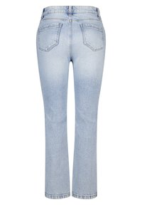 Jean en denim bleu clair avec une coupe droite, comprenant cinq poches et une ceinture. Le tissu présente une texture lisse avec un léger effet délavé.