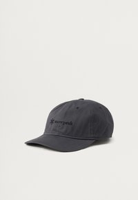 Casquette gris foncé en tissu léger. Équipée d'une visière courbée et d'un logo brodé noir. Design à six panneaux avec des trous de ventilation.