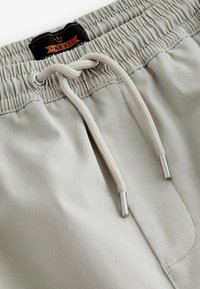 Next LUXE  REGULAR FIT - Short - bone