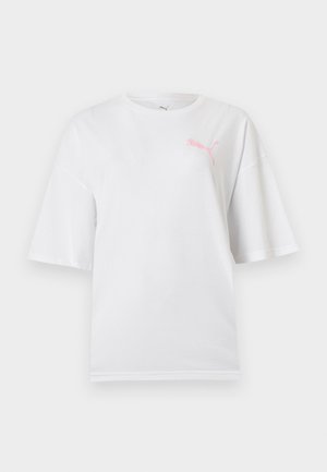 Λευκό κοντομάνικο T-shirt με στρογγυλή λαιμόκοψη, με μικρό ροζ λογότυπο Puma στο αριστερό στήθος.