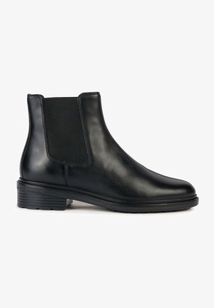Bottine cheville en cuir noir avec des panneaux latéraux élastiques et un bout rond. Comprend une semelle en caoutchouc texturée et une finition lisse.