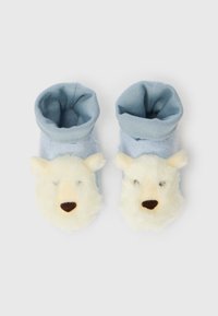 Svijetloplave filcane papuče s plišanim bijelim licem medvjedića. Imaju vunaste uši i tamnosmeđu nos. S ovratnikom za dodatnu toplinu.