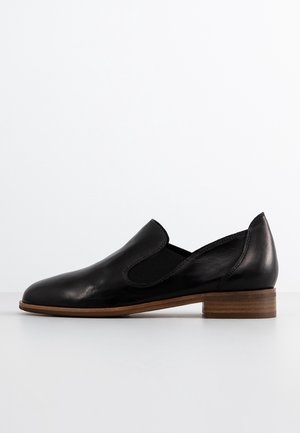 Loafers - black