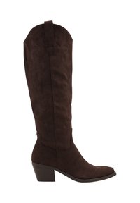 Botte de cowboy en suède marron foncé avec des motifs décoratifs cousus, un talon empilé de hauteur intermédiaire et une languette en haut de la tige.