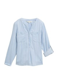 Hellblause Bluse mit langen Ärmeln und V-Ausschnitt, zwei Brusttaschen und hochgerollten Ärmeln. Mit vertikalen weißen Streifen und glatter Stoffstruktur.