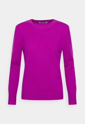 Sweter z długim rękawem i okrągłym dekoltem w jasnym kolorze magenta, z prążkowymi mankietami i dołem, wyświetlany płasko na jednolitym jasnym tle.