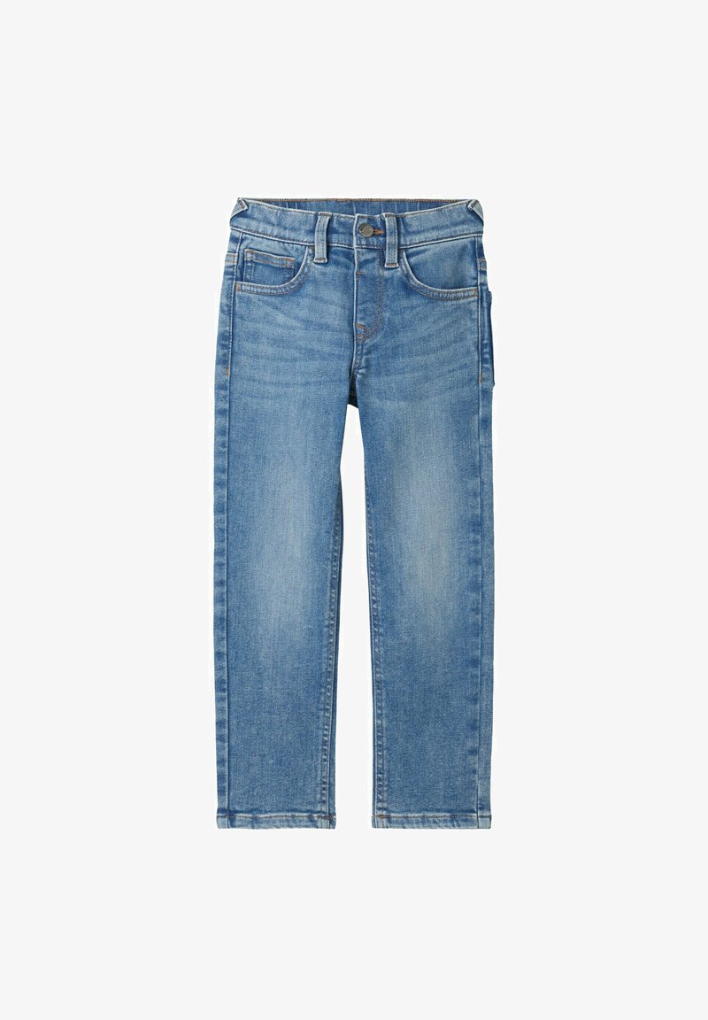 Jeans de denim azul claro con un corte recto, que cuentan con un diseño clásico de cinco bolsillos y costuras en contraste. Sin desgastes visibles ni patrones.
