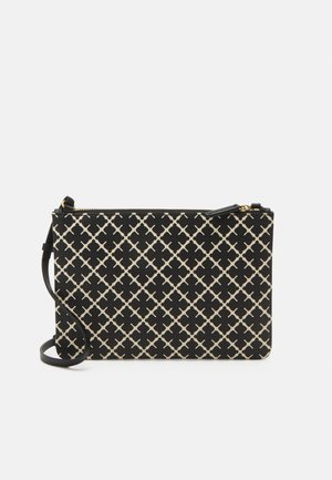 Pochette noire à motifs avec un design géométrique en crème et accents dorés. Dispose d'une fermeture éclair et d'une bandoulière amovible.