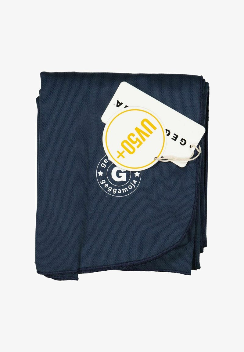 Sininen pyyhe, joka on valmistettu teksturoidusta kankaasta ja jossa on pyöreä logo, jossa on kirjain "G". Tuotetiedot ovat liitettyinä, ja niissä on mustia ja keltaisia yksityiskohtia.