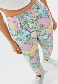 Bershka Spodnie materiałowe