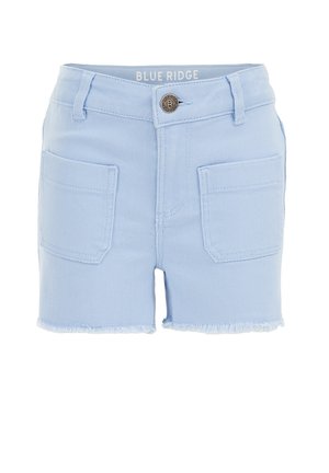 Lyseblå denimshorts med forlommelommer, frynset kant, bæltestropper og en metal knaplukning med mærket Blue Ridge.