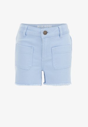 Lyseblå denimshorts med forlommelommer, frynset kant, bæltestropper og en metal knaplukning med mærket Blue Ridge.