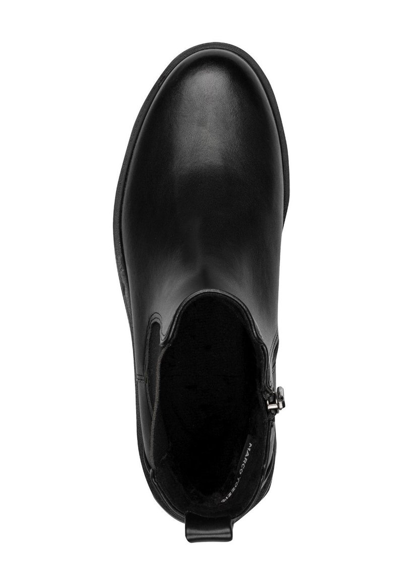 Stivale alla caviglia in pelle nera con punta rotonda, texture liscia, zip laterale e rivestimento morbido. Presenta un tacco basso e soletta imbottita.