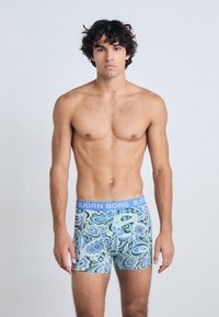 Menns mønstrede bokser med en blå midje som har "BJÖRN BORG". Designet inkluderer abstrakte virvler i nyanser av blått og grønt.