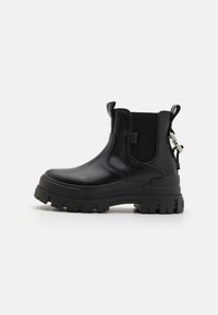 Botine negre până la gleznă, cu un design elegant, superior din piele texturată, panouri laterale elastice și o talpă din cauciuc masiv cu un model de profil.
