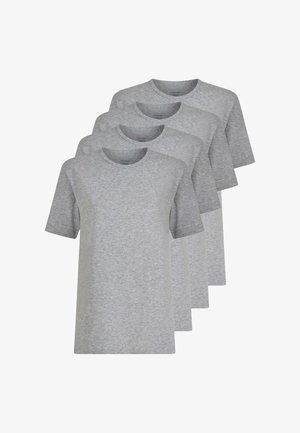 Quattro magliette semplici grigio chiaro a maniche corte con scollo rotondo, impilate in una fila sfalsata su uno sfondo bianco.