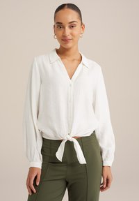 Nööpidega pluus - white