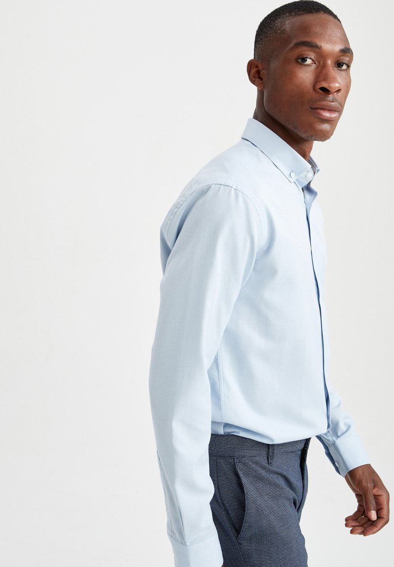 Herren Freizeithemden | DeFacto REGULAR FIT Hemd blue/hellblau - TO62813 Herren Freizeithemden | DeFacto REGULAR FIT Hemd blue/hellblau - TO62813