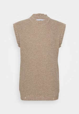 Pull en tricot sans manches beige avec un col montant et un ourlet côtelé. Présente un tissage texturé et un léger détail aux épaules. Design unique et polyvalent.