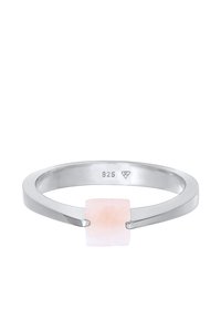 Silberring mit einem glatten, minimalistischen Design, das in der Mitte einen durchsichtigen rosa Stein in quadratischer Form zeigt. Innen gestempelt mit "925".