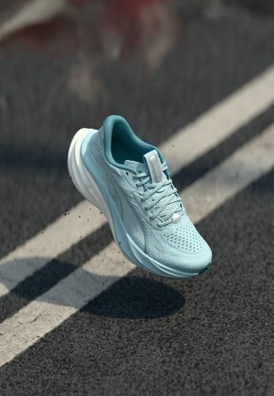 Puma MAGNIFY NITRO 3 - Laufschuh Straße - fresh water/baltic sea blue