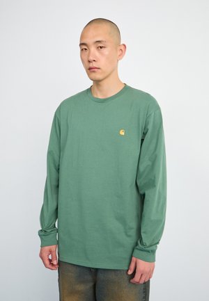 Carhartt WIP CHASE - Langarmshirt - duck green/gold