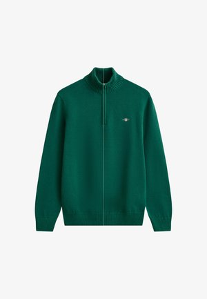 Groene zip-up trui met een geribbeld kraag en mouwen; gemaakt van een glad gebreid materiaal; heeft een klein logo accent op de borst.