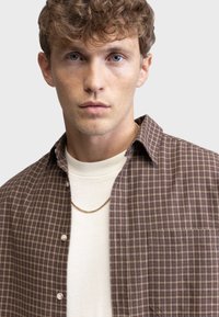 Redefined Rebel MIGUEL SHIRT BOXY FIT - Camisa - brown