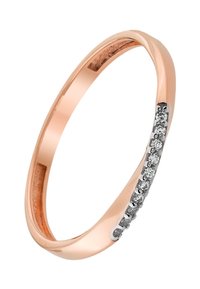 Bague en or rose avec un anneau lisse et arrondi, orné d'une rangée de petites pierres blanches dans une section élégante et polie.