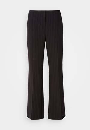 Pantalons larges à rayures noires, en tissu lisse, avec une taille mi-haute et un design frontal épuré. Pas de poches visibles.