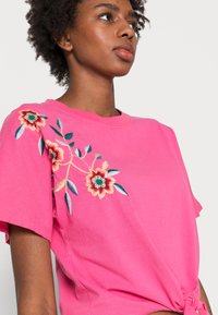 YAS YASFABIAN KNOT TEE - T-shirt estampada - fandango pink