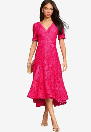 REGULAR FIT BRODERIE SHORT SLEEVE V-NECK LOW MIDI - Robe de jour - pink