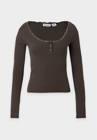 Επιλέχθηκε, chocolate brown