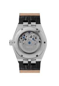 Zegarek ze stali nierdzewnej z ośmiokątną kopertą, przezroczystym tyłem, na którym widoczne są niebieskie i srebrne tryby, oraz czarnym skórzanym paskiem z brązowym spodem.