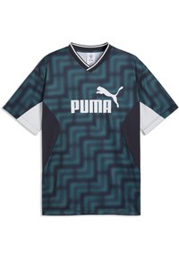Maglia sportiva color verde petrolio scuro e nero con logo Puma bianco e motivo geometrico a labirinto, maniche corte e collo a V.