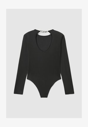 Body noir à manches longues avec un décolleté arrondi et un dos plongeant. Doté d'un détail chaîne au dos, fabriqué dans un matériau lisse et extensible.