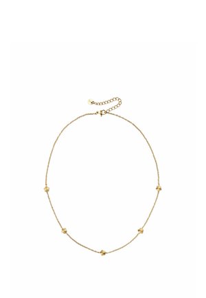 Collier délicat en chaîne d'or avec cinq petites breloques texturées en forme de coquillage, espacées uniformément, et fermoir réglable avec chaînette d'extension.