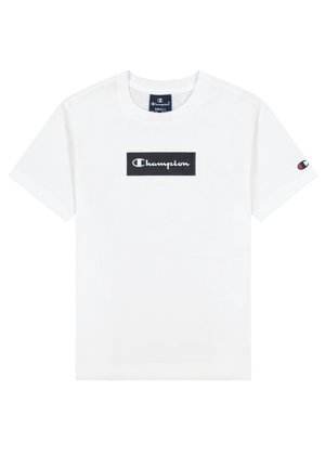 Hvid Champion T-shirt med korte ærmer, sort rektangulært logo og hvid tekst på brystet samt et lille logo på venstre ærme.