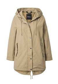 Parka beige à capuche avec fermeture éclair à l'avant et boutons-pression, cordons de serrage à la capuche et à l'ourlet, et deux poches à rabat avec boutons-pression.
