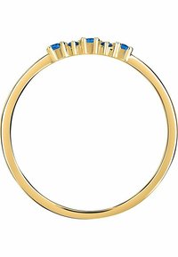 Guldring med fem blå ädelstenar ordnade i en graduerad design på toppen. Slät, polerad finish med minimalistisk stil.