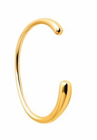 Pulsera abierta chapada en oro con un diseño suave y curvado. Presenta un acabado pulido y puntas redondeadas en ambos extremos.
