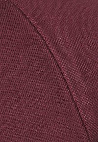 NA-KD Sweter
