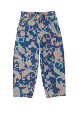 Τζιν παντελόνια με ψηλή μέση και φαρδιά πόδια, με πολύχρωμο σχέδιο πεϊσλί σε ροζ, κίτρινο και τιρκουάζ σε σκούρο μπλε φόντο.