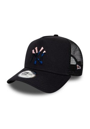 Schwarze Trucker-Kappe aus Mesh mit gebogenem Schirm, verstellbarem Riemen und gesticktem New York Yankees-Logo in Pink und Blau auf der Vorderseite.