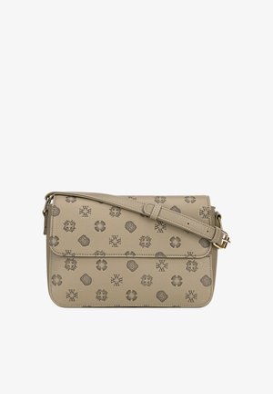 Beige lederen schoudertas met verstelbare riem, klepsluiting en donkere geometrische en bloemmotieven gedrukt over het hele oppervlak.