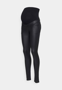 Mallas de maternidad negras con una cinturilla elástica alta, textura de cuero sintético, estilo ajustado y bolsillos frontales con costuras curvas.
