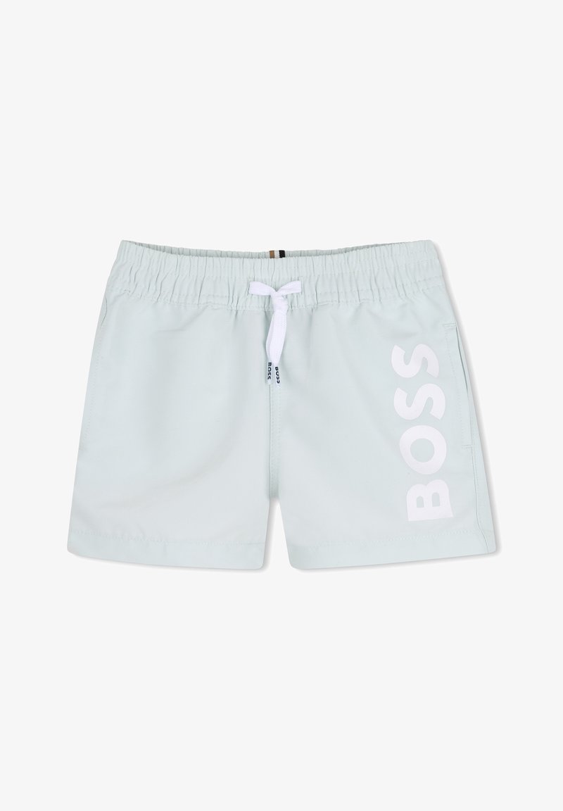Short de bain homme bleu clair avec taille élastique, cordon blanc, poches latérales et grand logo vertical "BOSS" sur la jambe droite.